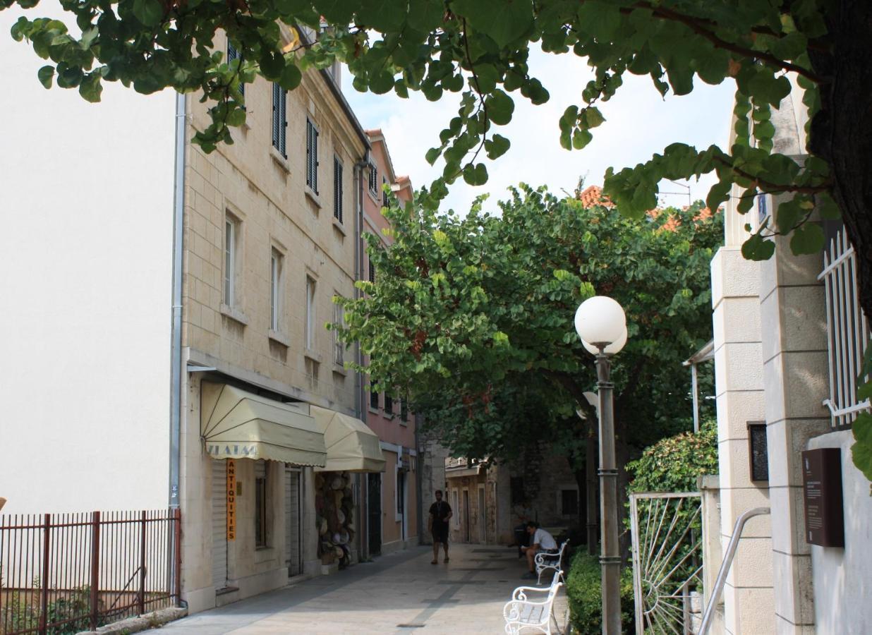 Old Town Apartment Omiš Esterno foto