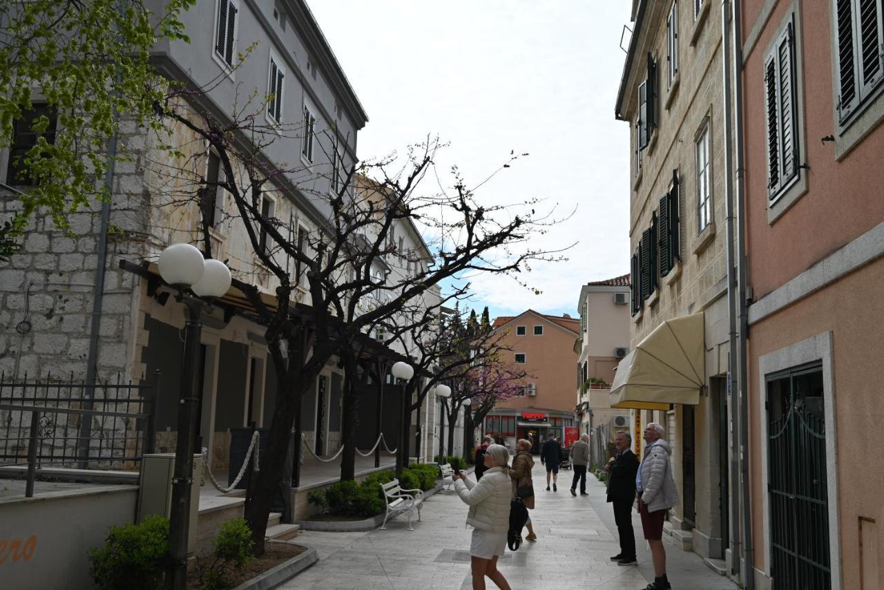 Old Town Apartment Omiš Esterno foto