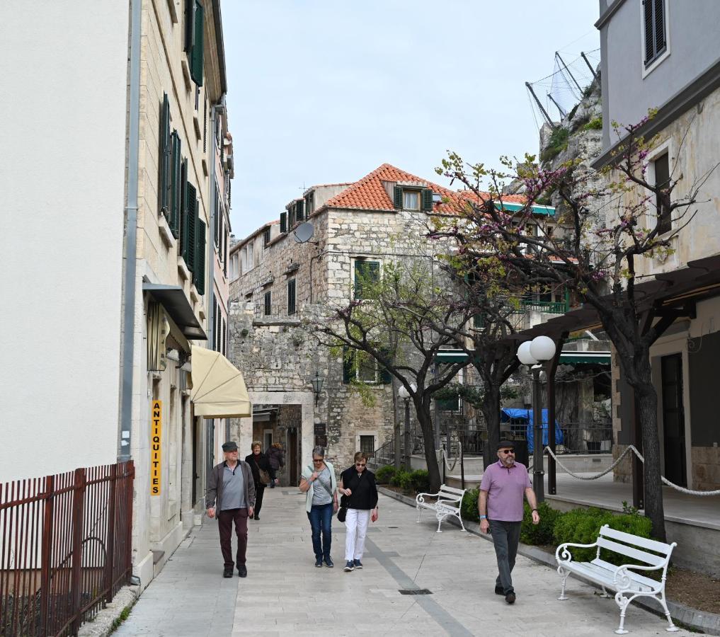 Old Town Apartment Omiš Esterno foto