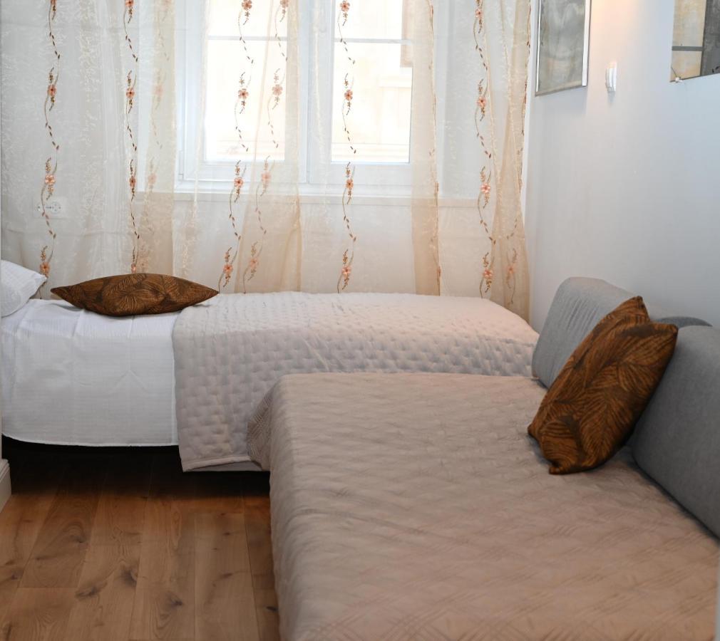 Old Town Apartment Omiš Esterno foto