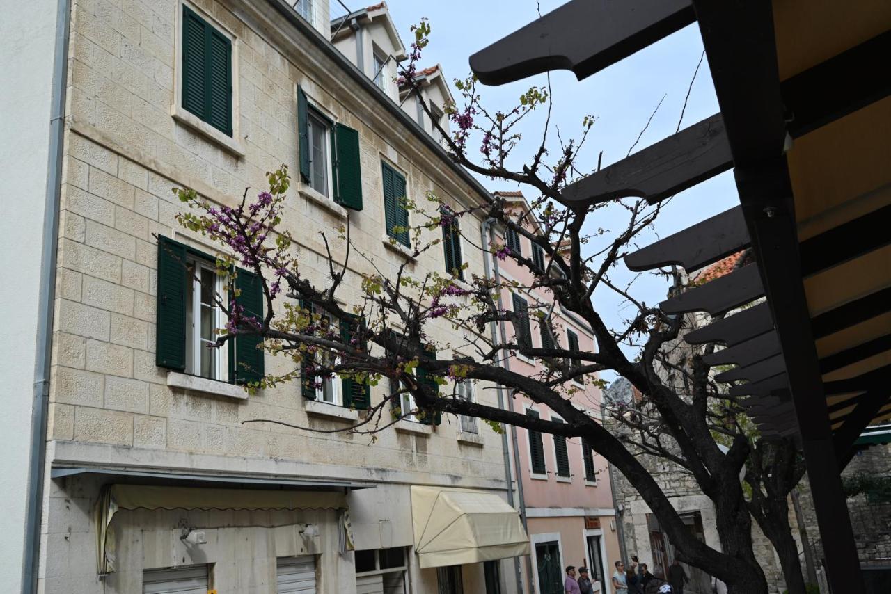 Old Town Apartment Omiš Esterno foto