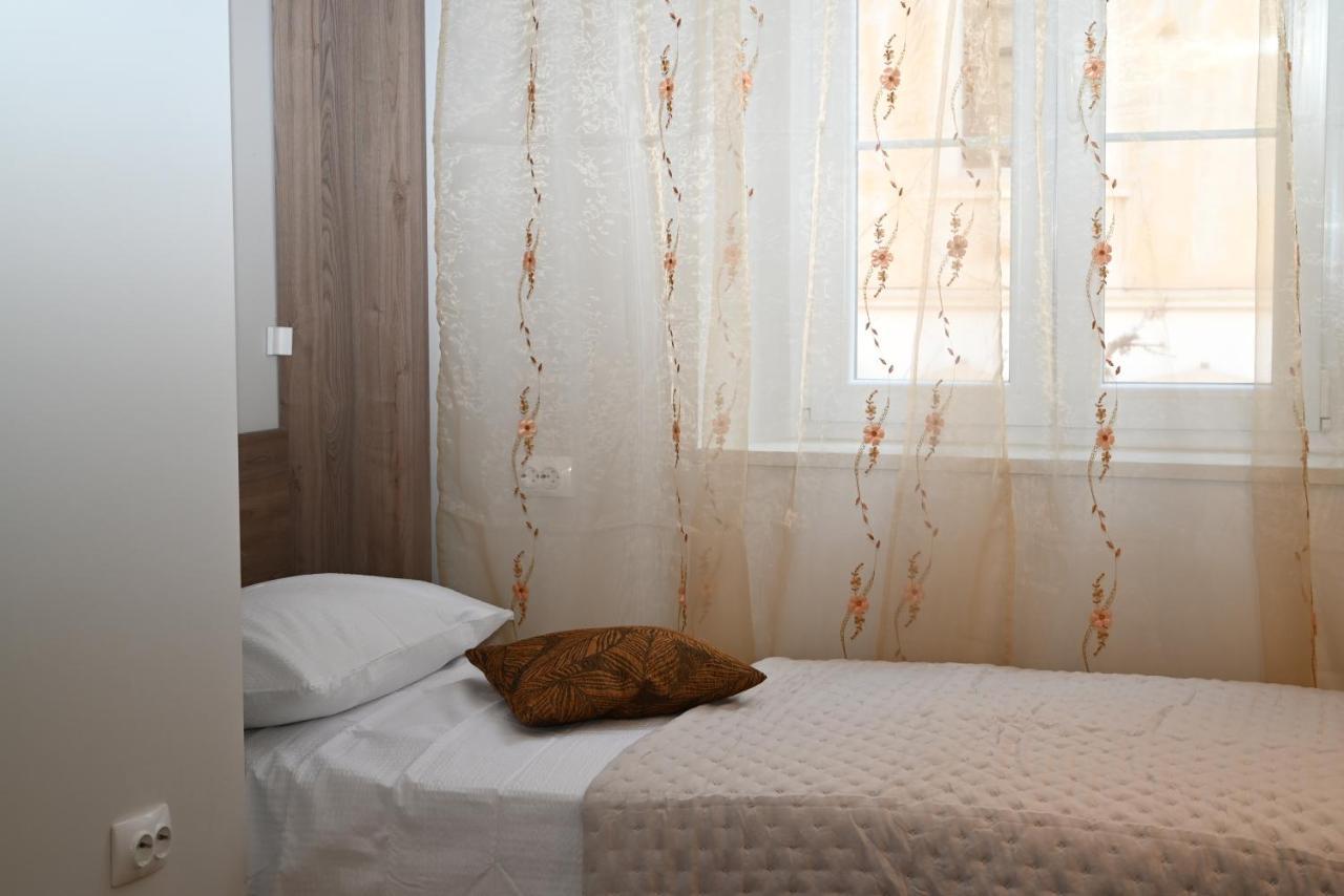 Old Town Apartment Omiš Esterno foto
