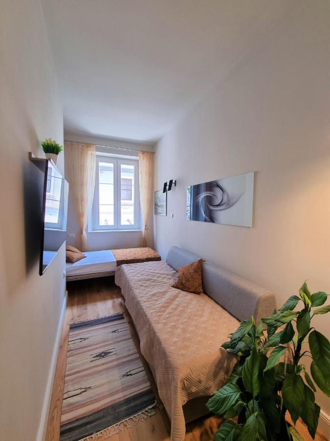 Old Town Apartment Omiš Esterno foto