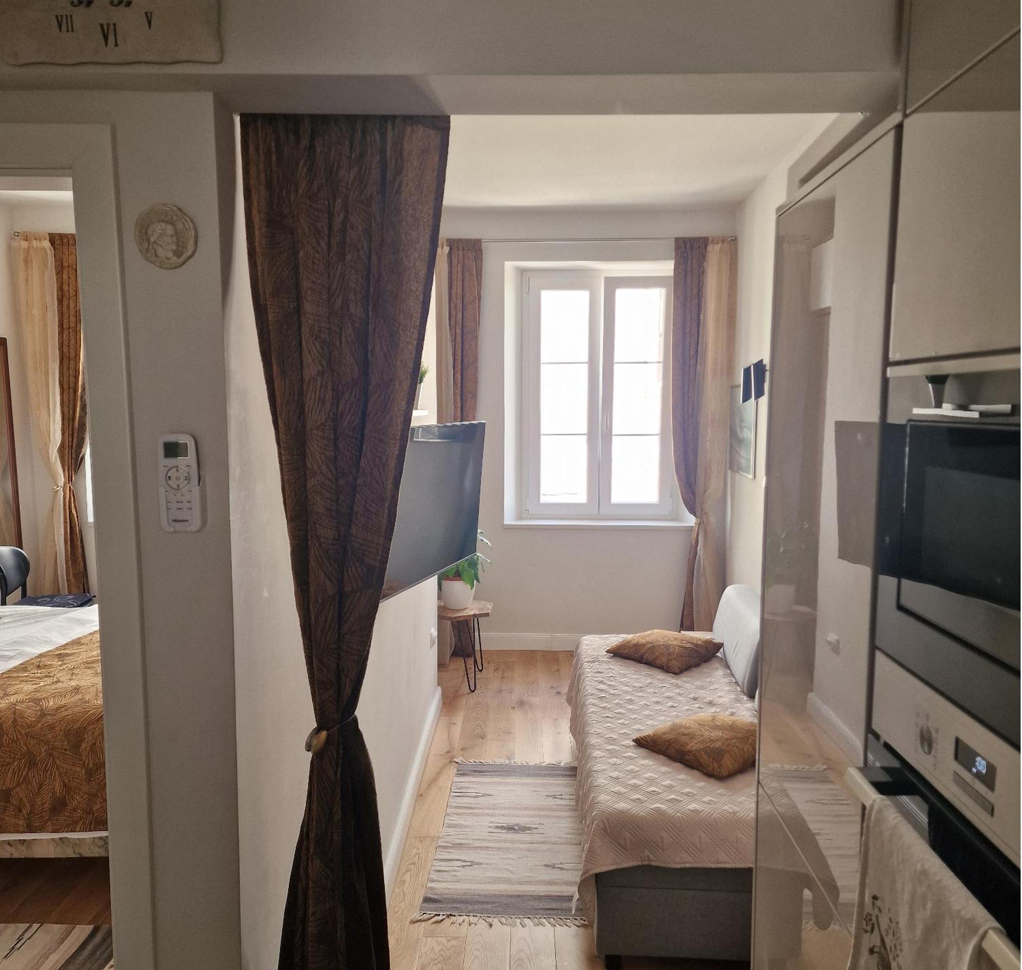 Old Town Apartment Omiš Esterno foto