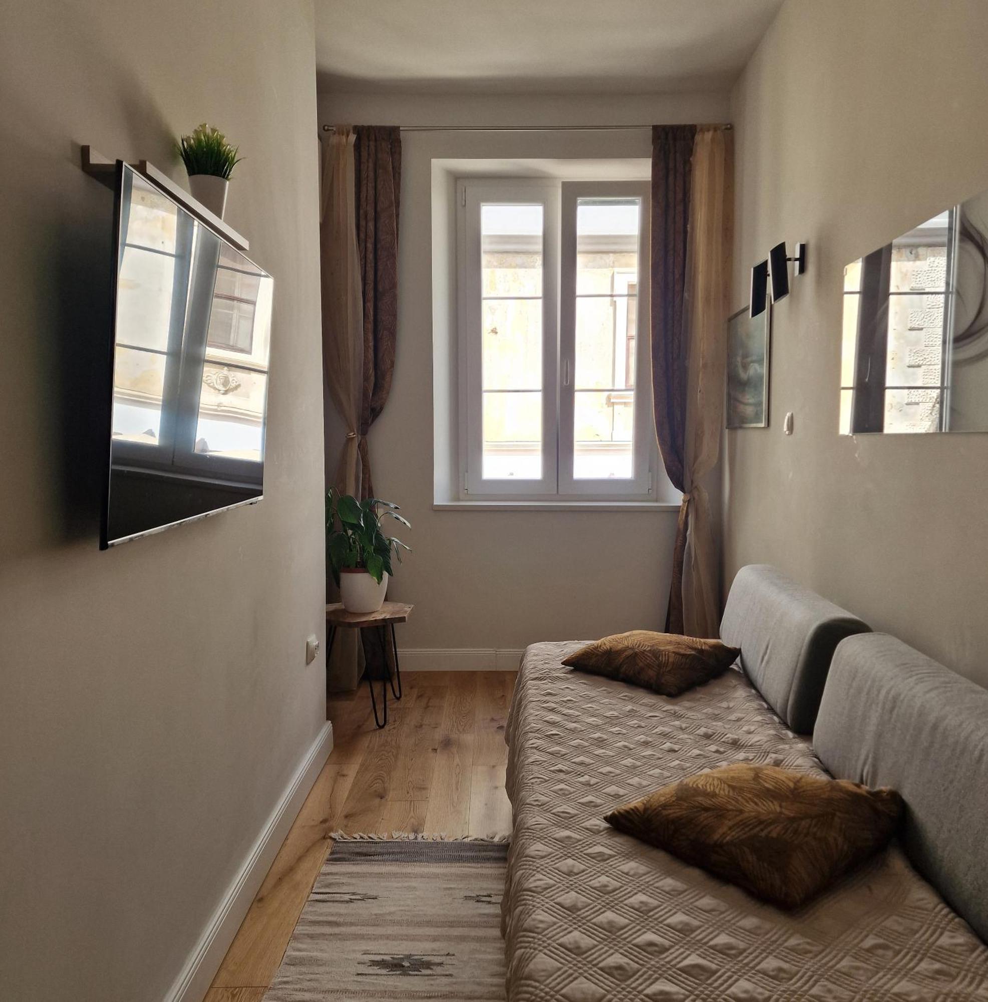 Old Town Apartment Omiš Esterno foto