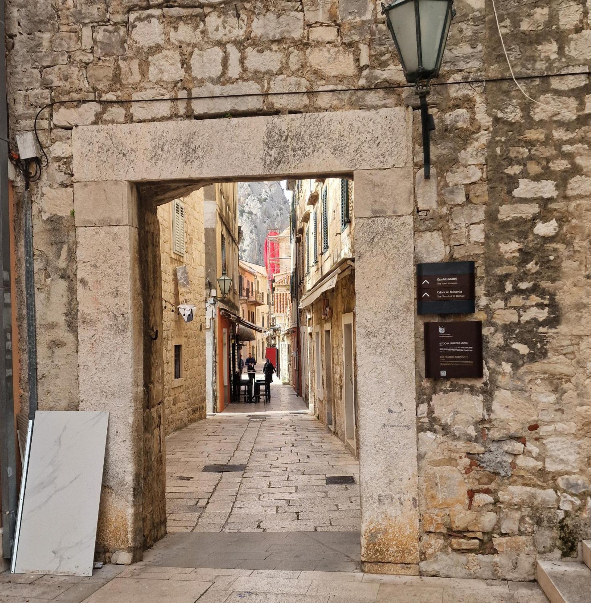 Old Town Apartment Omiš Esterno foto
