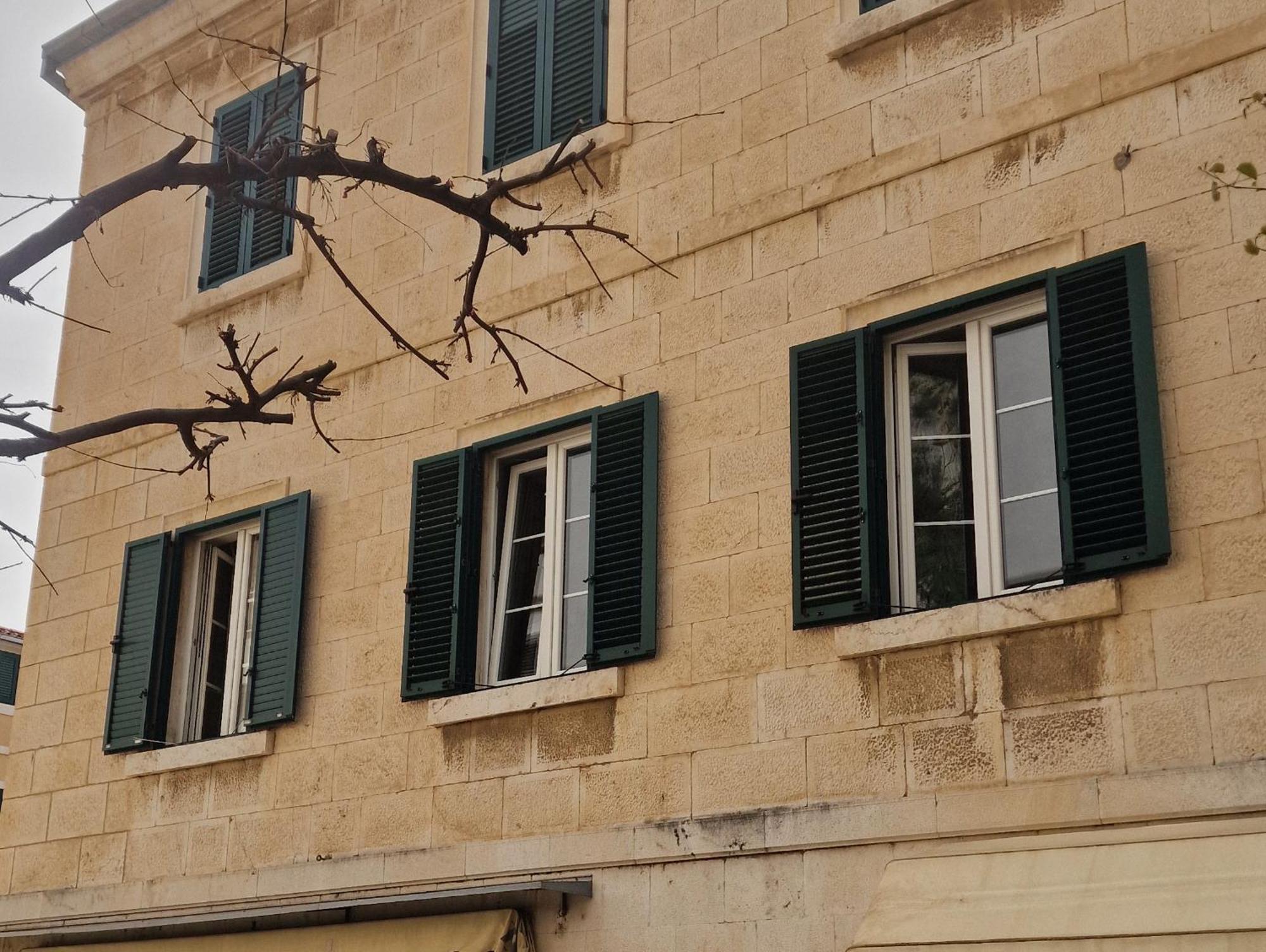Old Town Apartment Omiš Esterno foto