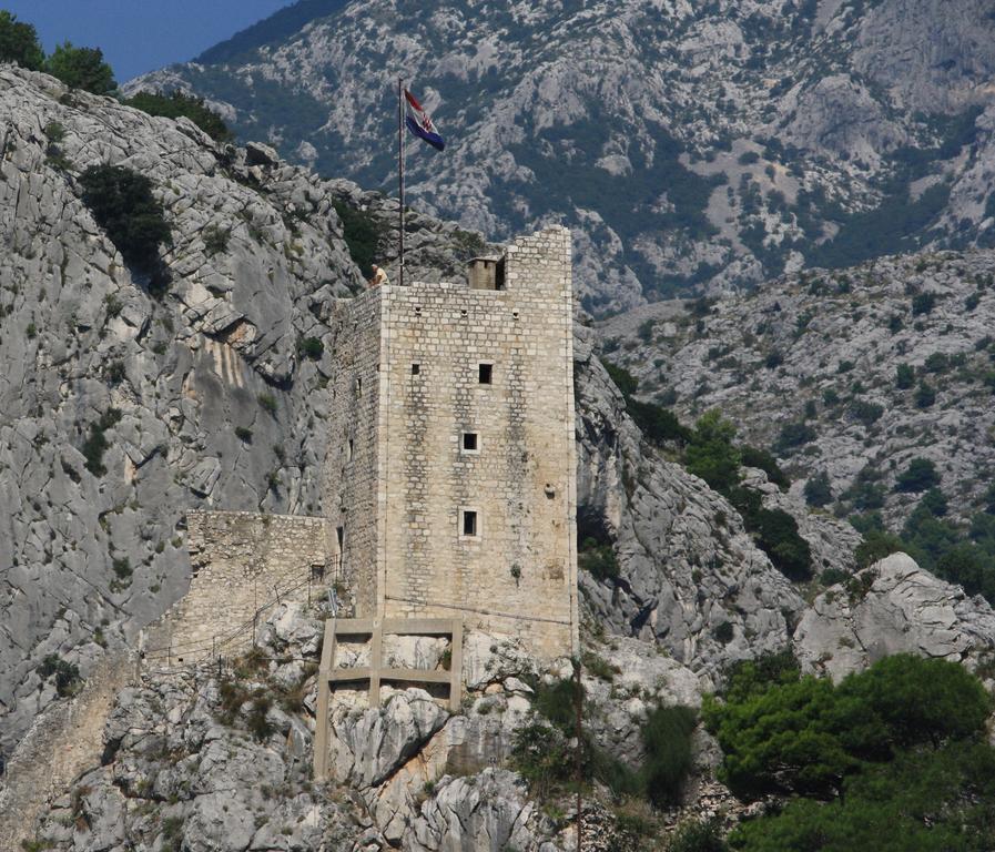 Old Town Apartment Omiš Esterno foto