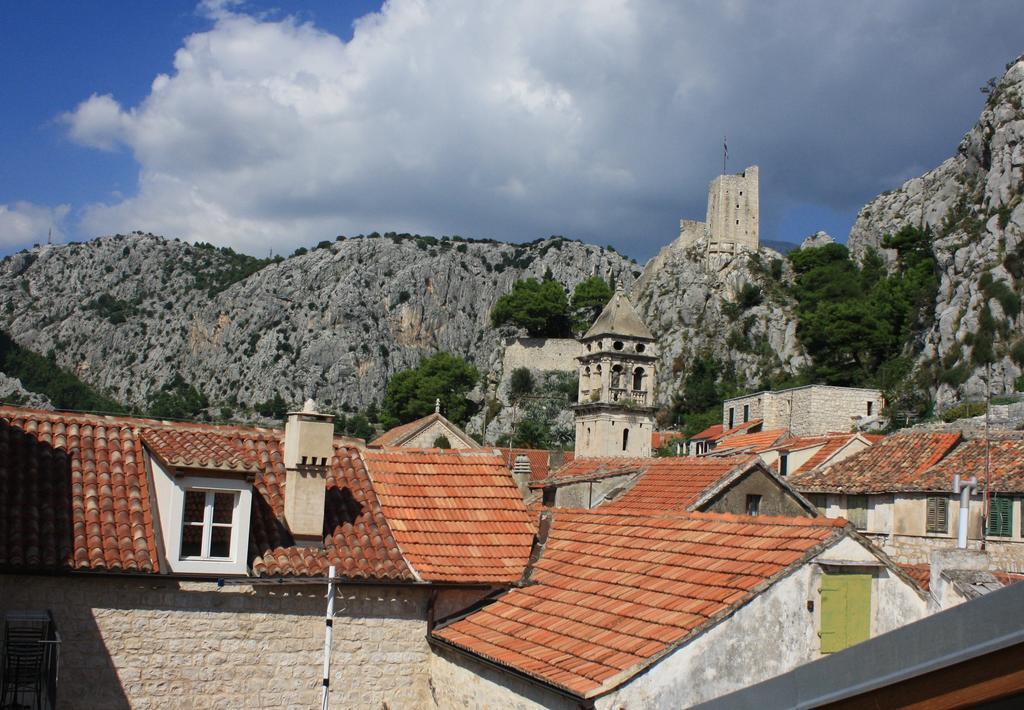 Old Town Apartment Omiš Esterno foto
